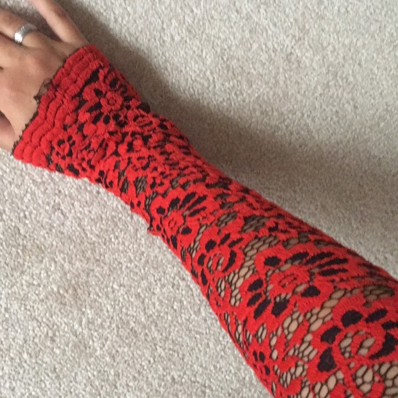 Red floral lace dress - Picture 4 of 5